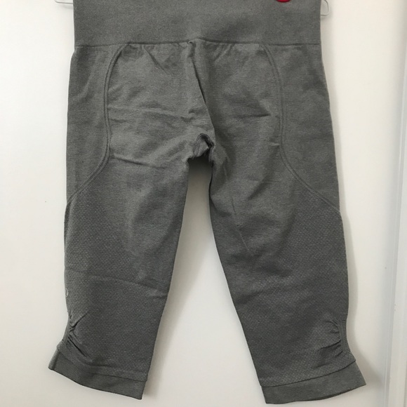 Lululemon Gray Cropped 17” Inseam Leggings - Picture 6 of 6